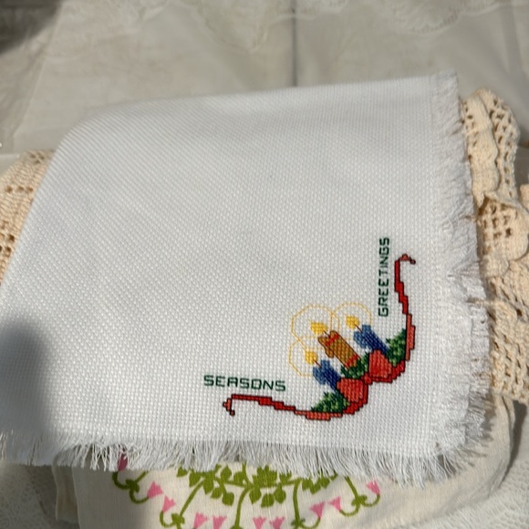 Linens Table Runner Lot of Cross Stitch Flower Basket needlepoint Bird misc 10++ - Picture 10 of 11